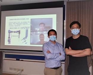   
		Recipient of Top Prize: Professor Samuel AU as supervisor (left), Mr. LIN Hongbin, Mr. WANG Xuchen (top on the screen), Mr. WANG Yan (bottom on the screen)	 
